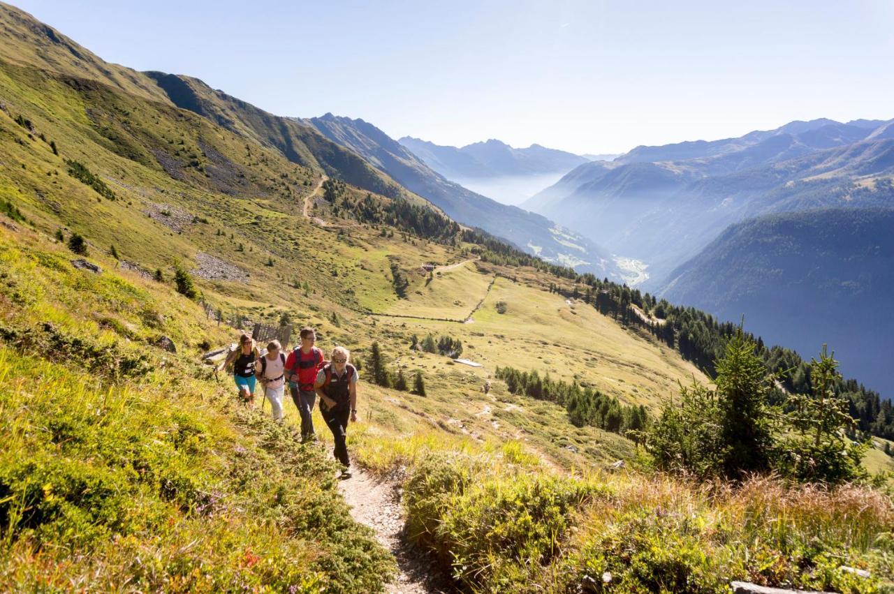 Alpenparks Montana Apartments Matrei in Osttirol Buitenkant foto